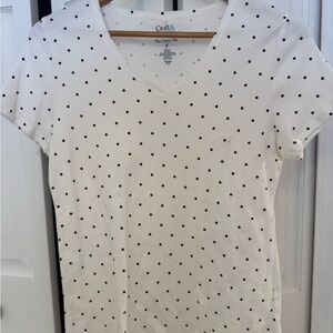 Croft & Barrow White with Black Polka Dots Short Sleeve V-neck T-Shirt